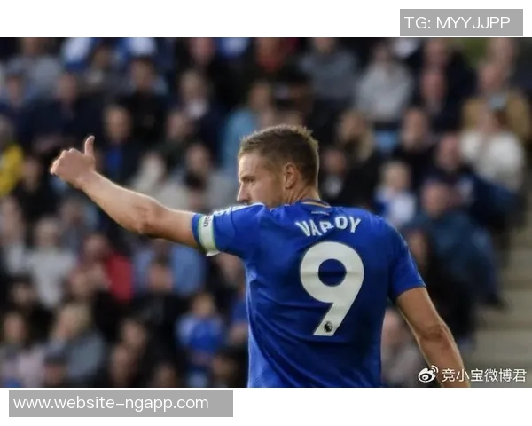 老兵不死!瓦尔迪荣获意甲11月最佳球员奖杯展现不凡实力 老兵不死!瓦尔迪荣获意甲11月最佳球员奖杯展现不凡实力