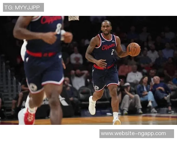 卢指导称赞小卡中距离投篮能力提升三分球运球出手显著增加 卢指导称赞小卡中距离投篮能力提升三分球运球出手显著增加