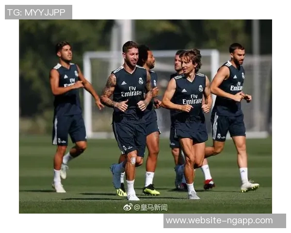 海港队在哈利法国际体育场开启冬季训练首课全力备战新赛季